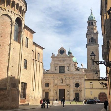 Luxury 3 Al Duomo Di Parma Lägenhet Exteriör bild